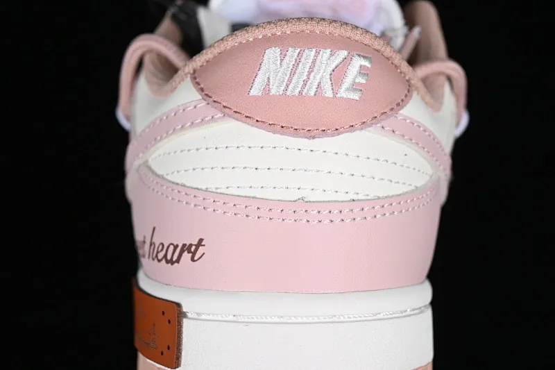 All categories Nk SB Dunk series Nk SB Dunk Low low-top sneakers Nk Dunk Low Spd berry carved rose pink retro sweetheart retro college style SB strap low-top casual sneakers DD1503-118